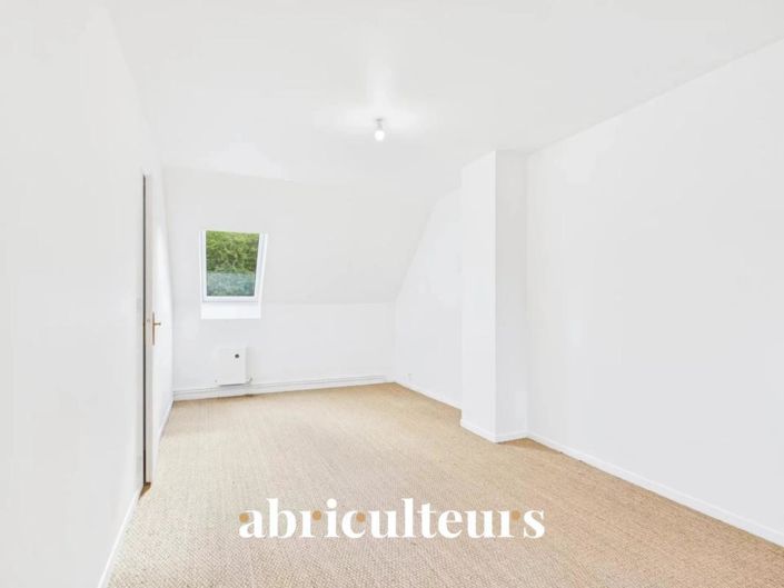 Image No.16-4 Bed House for sale