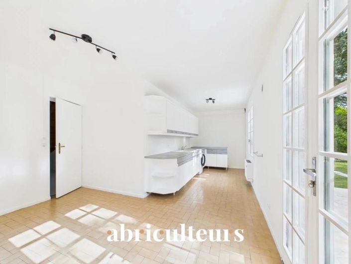 Image No.3-4 Bed House for sale