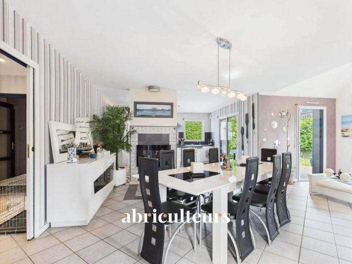 Image No.10-4 Bed House for sale