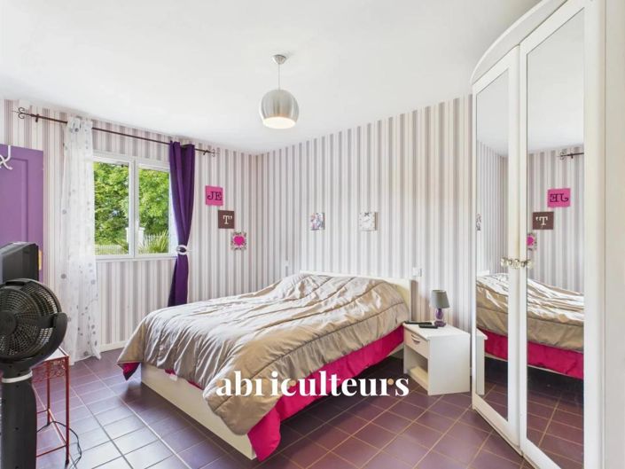 Image No.17-4 Bed House for sale