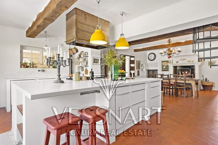 Image No.5-12 Bed House for sale