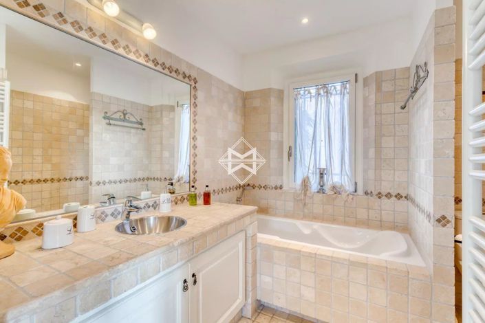 Image No.10-4 Bed House for sale