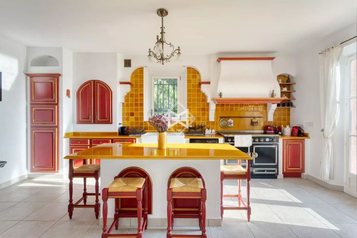 Image No.8-4 Bed House for sale