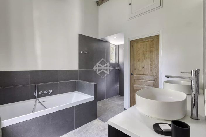 Image No.11-8 Bed House for sale