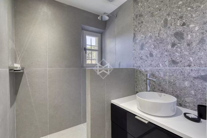 Image No.12-8 Bed House for sale