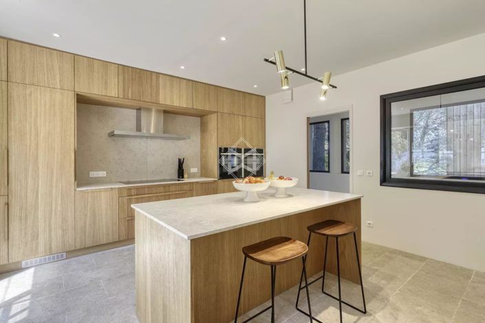 Image No.7-8 Bed House for sale