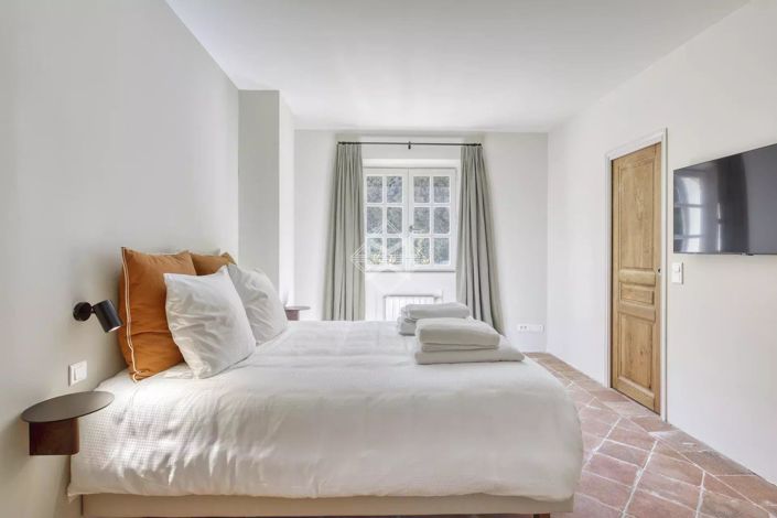 Image No.9-8 Bed House for sale