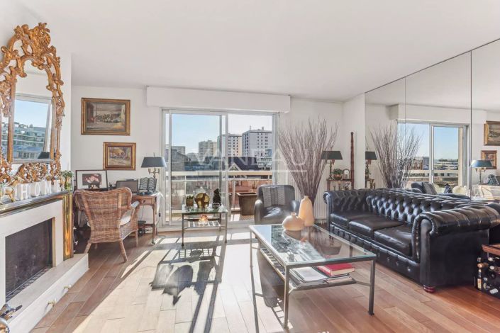 Image No.10-3 Bed Apartment for sale