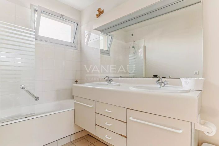 Image No.13-3 Bed Apartment for sale