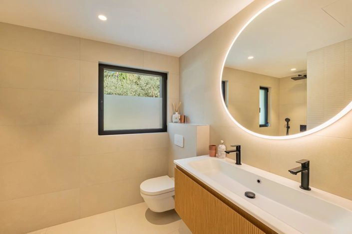 Image No.17-5 Bed House for sale