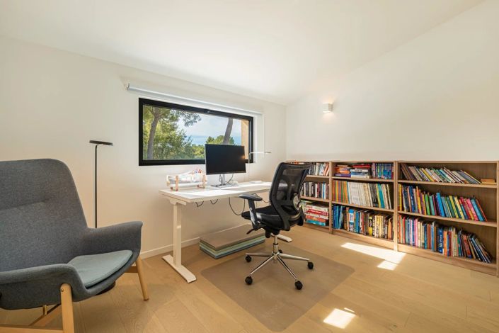 Image No.19-5 Bed House for sale