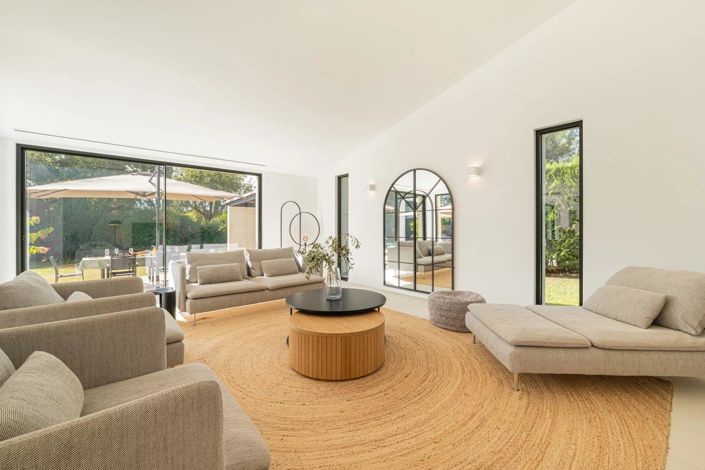 Image No.6-5 Bed House for sale