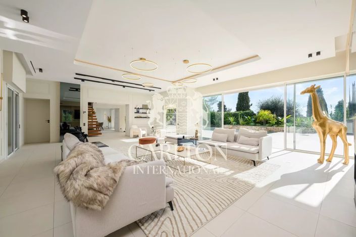 Image No.6-5 Bed House for sale