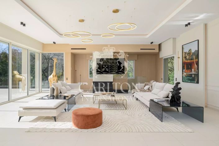 Image No.9-5 Bed House for sale