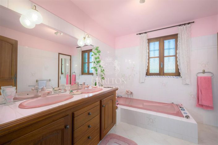 Image No.20-4 Bed House for sale