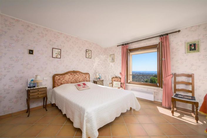 Image No.21-4 Bed House for sale