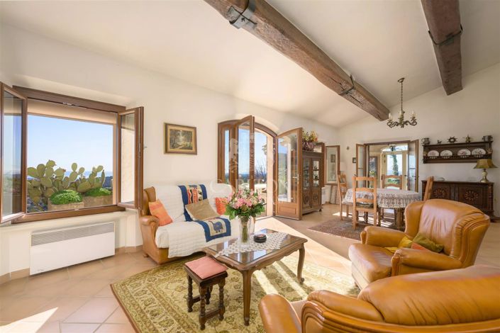 Image No.6-4 Bed House for sale