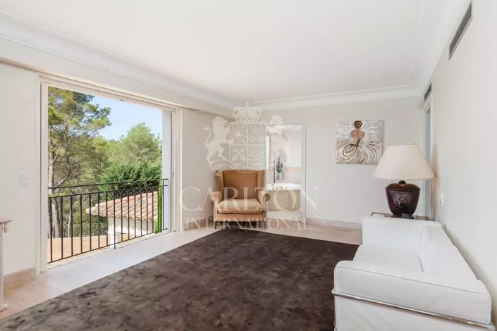 Image No.8-7 Bed House for sale