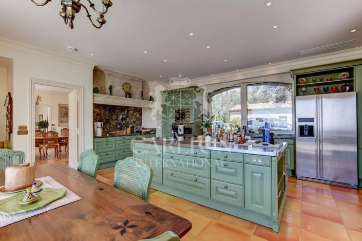 Image No.17-6 Bed House for sale