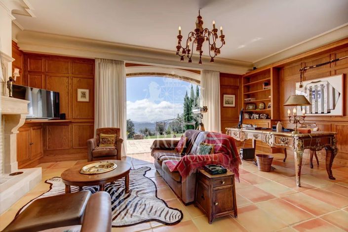 Image No.21-6 Bed House for sale