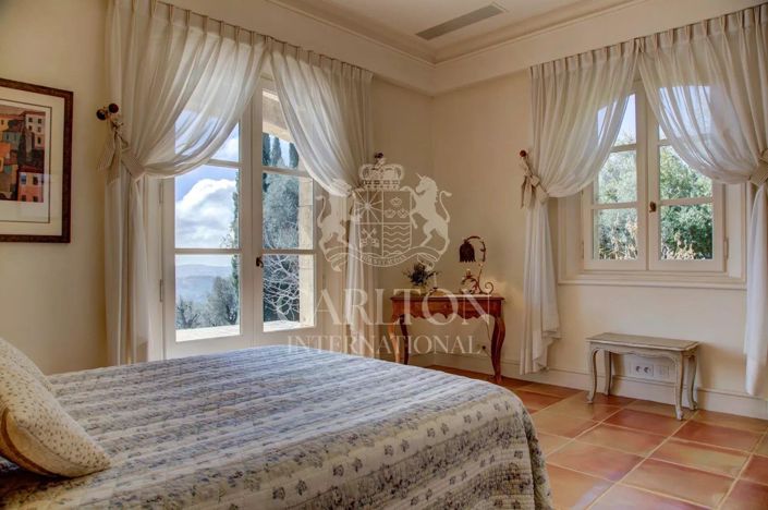 Image No.27-6 Bed House for sale