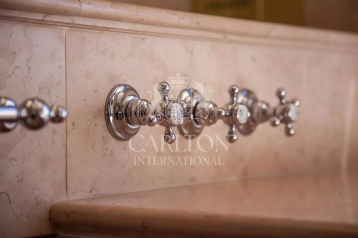 Image No.31-6 Bed House for sale