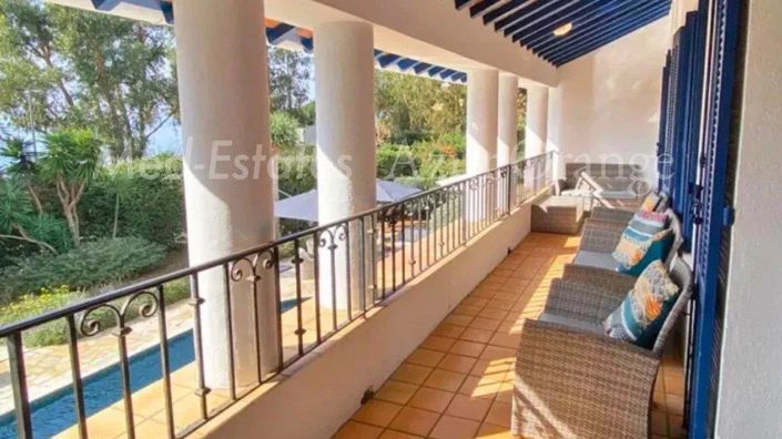 Image No.8-12 Bed House for sale