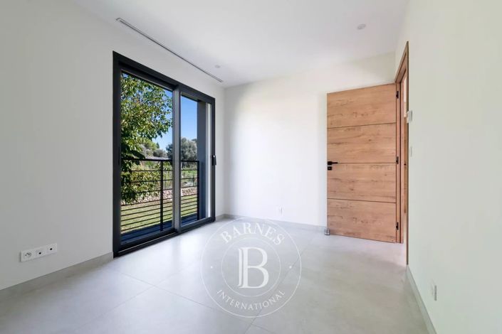 Image No.13-3 Bed House for sale