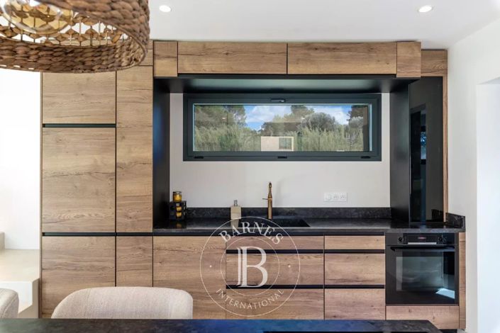 Image No.8-3 Bed House for sale