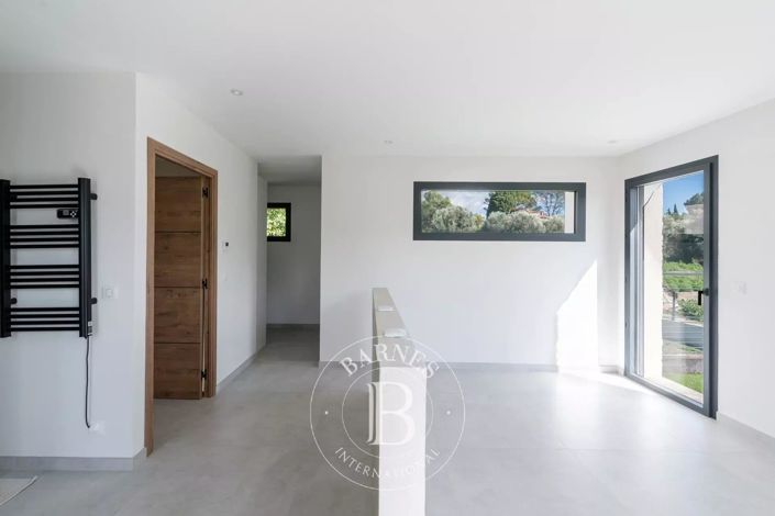 Image No.9-3 Bed House for sale