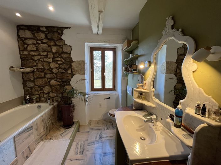 Image No.17-6 Bed House for sale