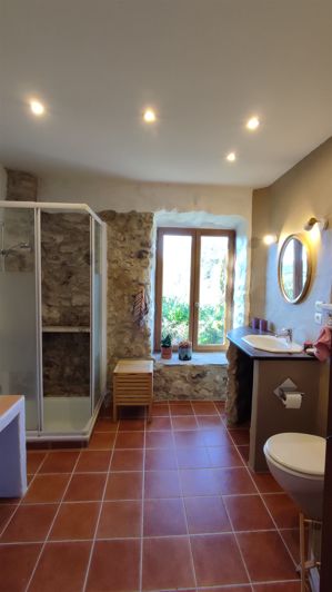 Image No.18-6 Bed House for sale