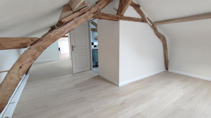 Image No.18-4 Bed House for sale