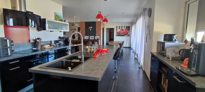 Image No.8-3 Bed House for sale