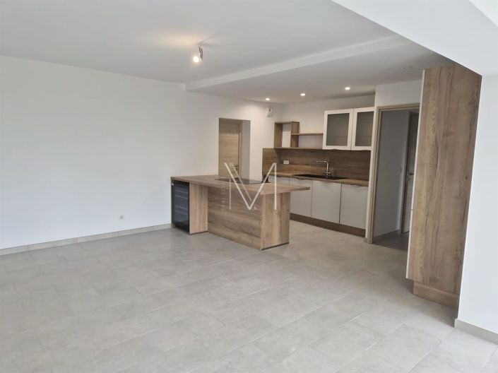 Image No.10-3 Bed House for sale