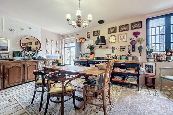 Image No.8-6 Bed House for sale