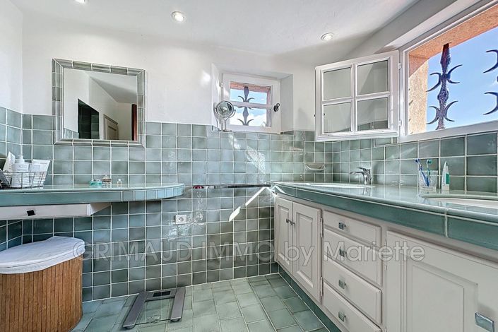 Image No.17-4 Bed House for sale