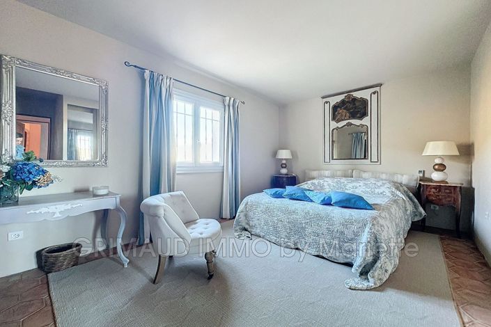 Image No.6-5 Bed House for sale