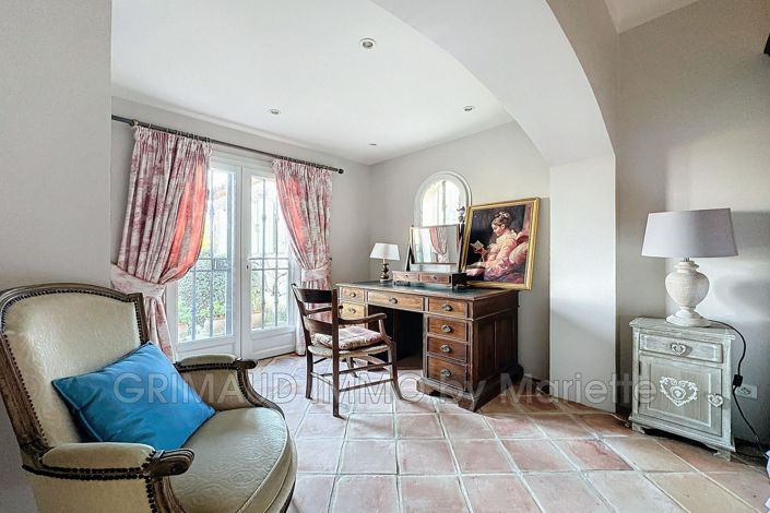 Image No.9-5 Bed House for sale