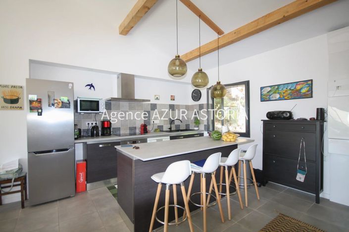 Image No.8-4 Bed House for sale