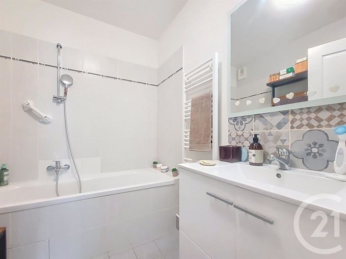 Image No.10-3 Bed Apartment for sale