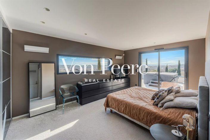 Image No.12-5 Bed House for sale