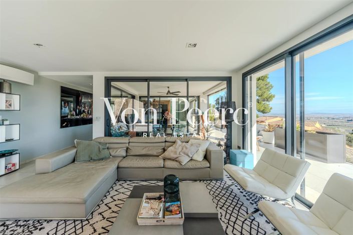 Image No.6-5 Bed House for sale