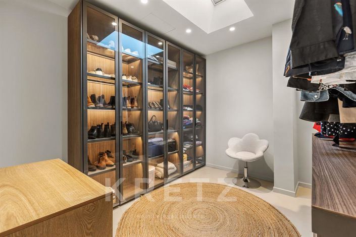 Image No.16-4 Bed House for sale