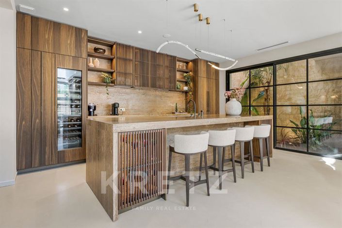 Image No.8-4 Bed House for sale