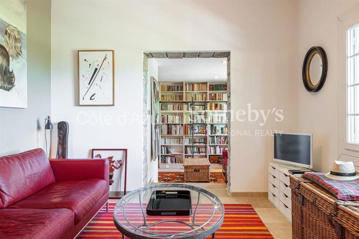 Image No.14-3 Bed House for sale