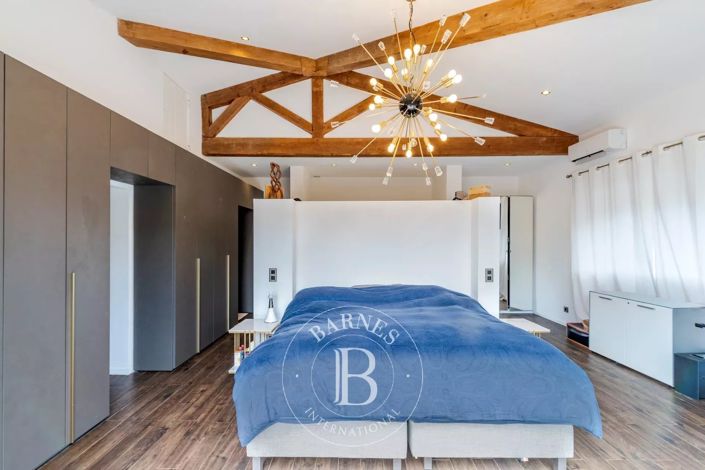 Image No.10-5 Bed House for sale