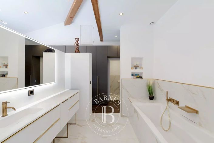 Image No.12-5 Bed House for sale