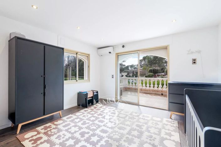 Image No.16-5 Bed House for sale