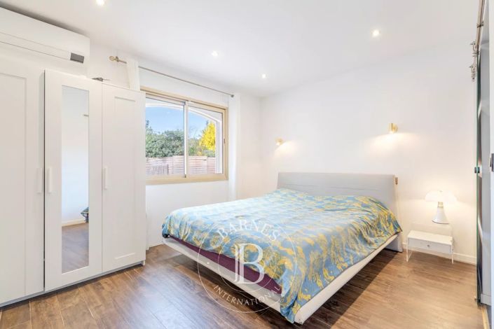 Image No.16-5 Bed House for sale
